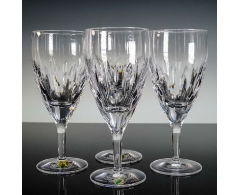This refined 4-piece set of iced beverage glasses from Waterford features the graceful Enis pattern, characterized by elongat