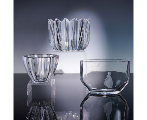 This elegant 3-piece collection of Orrefors crystal bowls highlights the Swedish glassmaker's renowned craftsmanship. Include