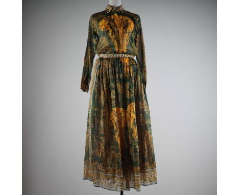 This exquisite Valentino Made in Italy set features a captivating African-inspired elephant and jungle print in rich shades o
