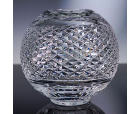 This lot includes a three-piece set of crystal vessels featuring one vase and two votive holders. All pieces are expertly cra