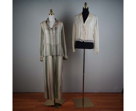 This lot features two vintage designer garments by Valentino. The first is a matching 2-piece Valentino Boutique set, made in