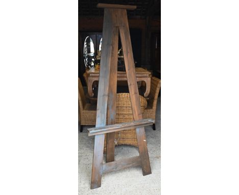 Vintage stained pine artist's easel, 80 cm x 204 cm h 