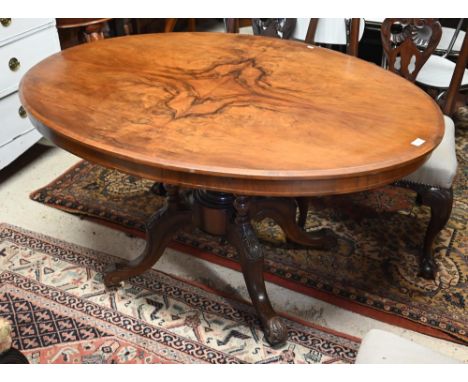 A Victorian oval walnut loo table with quarter-veneered top on a four pillar base, 136 x 96 x 72 cm h 