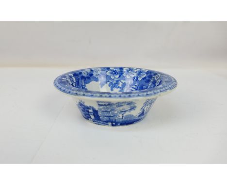 A mid 19th century Copeland Late Spode patty pan, decorated in the Tower pattern, approximately 10 cm (d). [W]