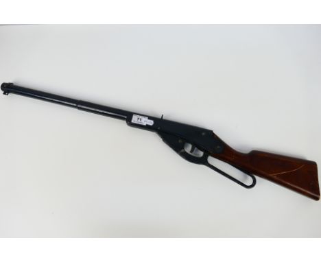 A vintage Daisy 960 training rifle. [W]