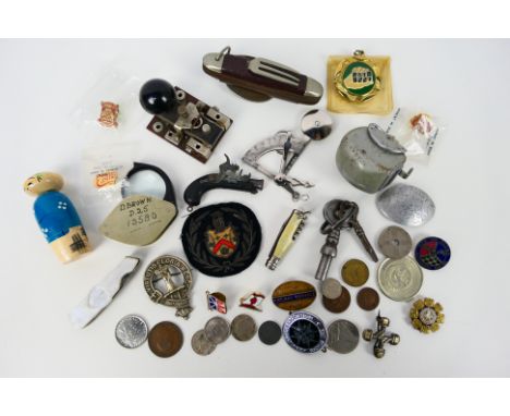 Lot comprising badges to include Robertson Clan, Ace Of Clubs Autograss Racing, LMS Railway Service, Railway Convalescent Hom