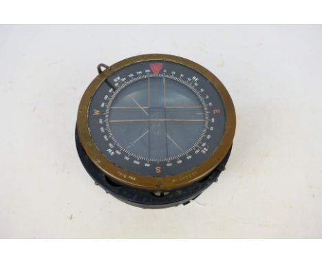 A World War Two (WW2 / WWII) aeronautical compass, type P4A, serial number 44922T. [W]