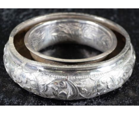 Oriental silver circular trough vase embossed decoration, (dents to one side). (Diameter 14cm approx, weight 112grams approx)