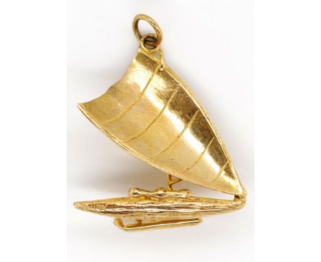 Elizabeth II 9ct yellow gold charm of a Polynesian sailing canoe. Marked 375 London approx 3.2 grams weight