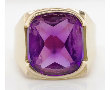 Amethyst and 9ct yellow gold ring cabochon top with a faceted bottom. Marked 9ct approx ring size Q-R, weight 9 grams