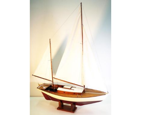 Herreshoff 28 (H28)  model built as a sailing pond yacht in 1950. Yacht history - The H28 was first built in 1942 in the USA 