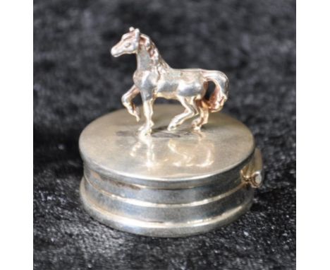 Sterling silver pill box with a horse finial stamped 925, width 3cm approx