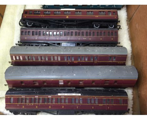A selection of five 00 Gauge carriages LMS in marron from various maker such as Hornby, Grafar, Mainline, lima and others