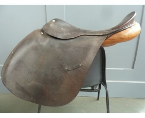 An S. Milner and Sons Leicester hunting saddle 19in
