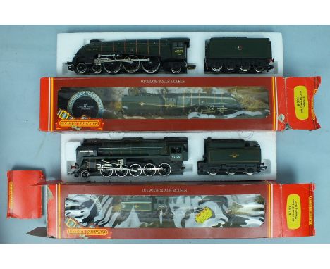 Hornby 00 gauge R303 BR 2-10-0 class 9F locomotive and tender, "Evening Star", no.92220, and R.309 BR 4-6-2 class A4 locomoti