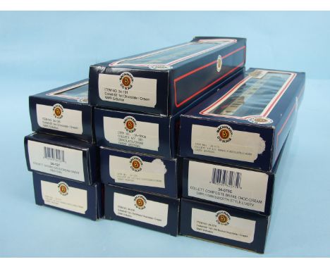 Bachmann OO gauge, ten boxed GWR Collett 60ft coaches, chocolate/cream, (10).