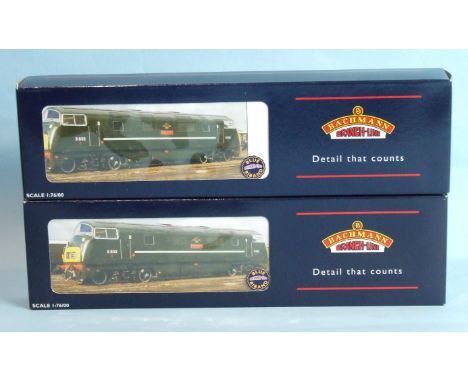 Two Bachmann OO gauge Class 42 Warship BR diesel locomotives: D804 Avenger and D800 Sir Brian Robertson, both boxed, (2).