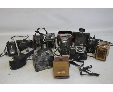 A TRAY OF ASSORTED VINTAGE CAMERAS to include a Polaroid "Super Swinger", Halina, Box Brownies etc.  A/F