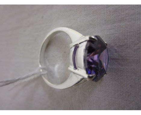 Amethyst set silver ring