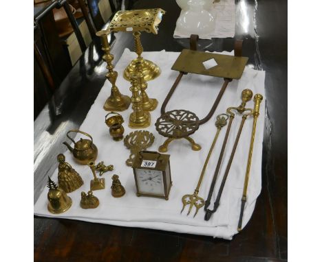 Collection of brass to include Smith carriage clock
