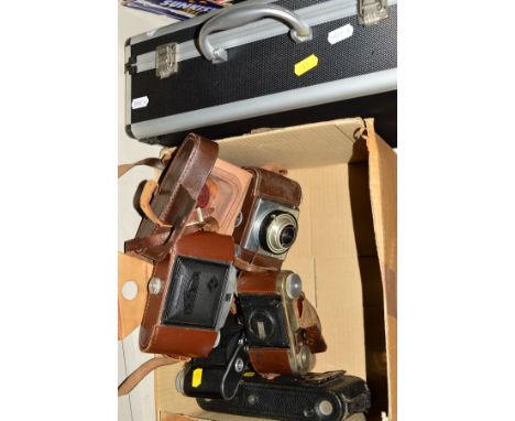 A TRAY OF VINTAGE CAMERAS, and a pair of Hummel 10x50 binoculars, the cameras include a Voigtlander Vito II, a Kodak No.1A Jn
