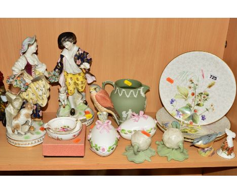 A GROUP OF CERAMICS, to include Royal Worcester dessert plates, 'Butterflies' trinket bell, 'Nuthatch' No3334, two small wall