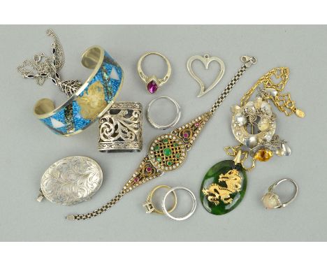 A SELECTION OF JEWELLERY, to include an oval nephrite jade pendant, an oval silver locket, with hallmark, five rings, a Scand