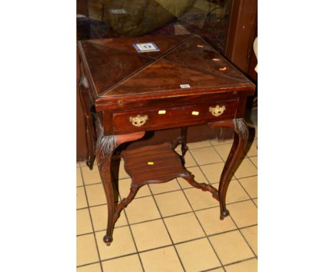 AN EDWARDIAN MAHOGANY ENVELOPE CARD TABLE with single drawer on cabriole legs united by a stretcher, 56cm squared x 71cm (s.d