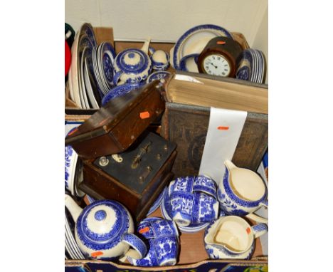 A QUANTITY OF BLUE AND WHITE WILLOW PATTERN TEA/DINNER WARES, etc to include Washington Old Willow tureens, platters, tea and