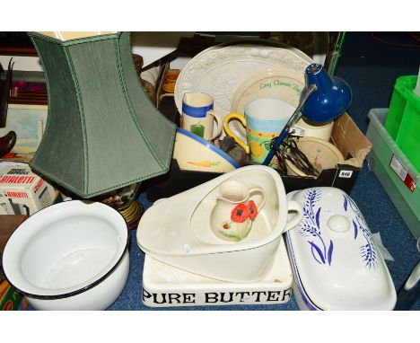 A BOX AND LOOSE SUNDRY/KITCHEN ITEMS, to include table lamps, enamel chamber pot and another a 'Pure Butter' ceramic stand, m
