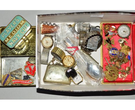 A SMALL SELECTION OF MISCELLANEOUS ITEMS, to include an early 20th century silver hinged bangle, a silver button, a silver Ma