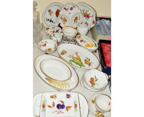 ROYAL WORCESTER EVESHAM AND WILD HARVEST TABLEWARES, etc (21 pieces)