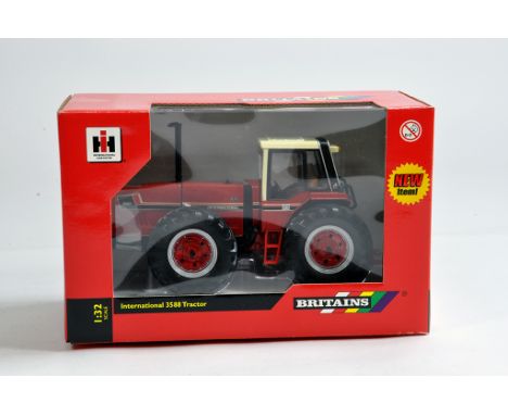 Britains 1/32 International 3588 Tractor. M in Box.