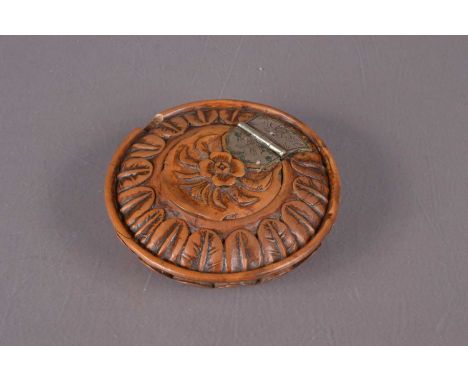 19th century carved wood table snuff box, with floral and foliate design and hinged lid with brightcut silver coloured hinged