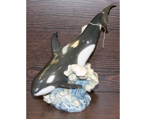 LLADRO KILLER WHALE 
modelled on a wave 