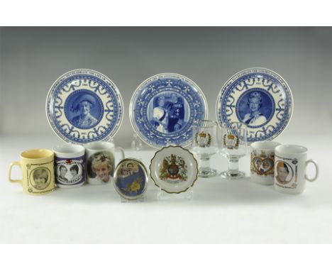 20th century AD. A group of various memorabilia items comprising: 3 ceramic Wedgwood plates ( Queen Mother, Elizabeth II Gold