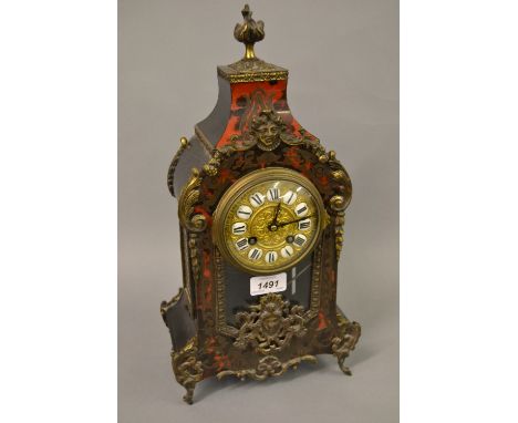 19th Century French red stained tortoiseshell and cut brass inlaid mantel clock having circular gilt and ceramic dial with Ro