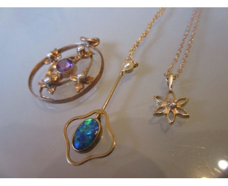 Small modern 9ct gold flower head pendant on chain, the yellow metal opal and split pearl pendant on a yellow metal chain and