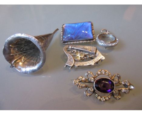 Small quantity of silver brooches and pendants including a brooch in the form of a harp and a butterfly wing brooch etc.