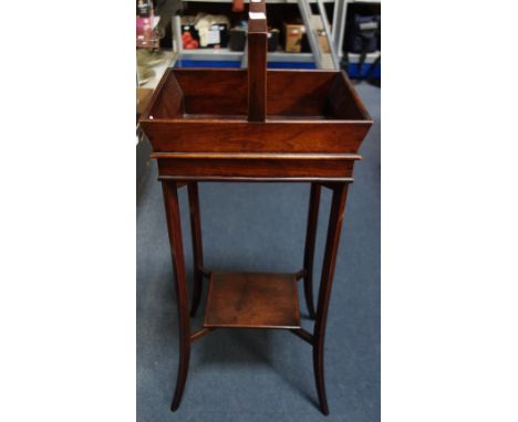 AN EDWARDIAN MAHOGANY CUTLERY CARRYING TRAY ON STAND OR FLOWER STAND, with under tier on curving tapering legs, 33cm wide