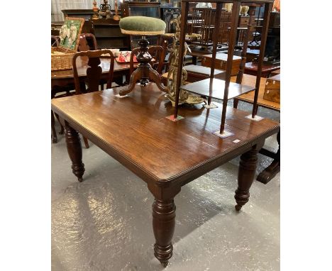 Early 20th century oak dining table, standing on baluster and ring turned legs, cups and casters. 139x98x74cm approx. (B.P. 2