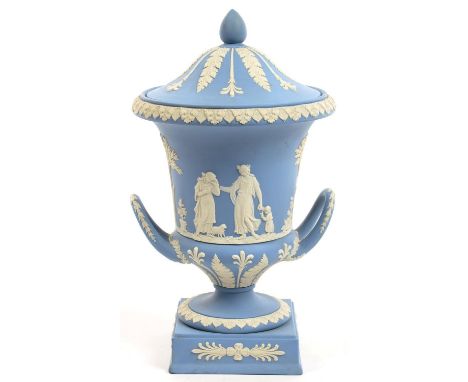 A WEDGWOOD SOLID BLUE JASPER WARE CAMPANA SHAPED VASE AND COVER, 30CM H, IMPRESSED MARKS, 20TH C 