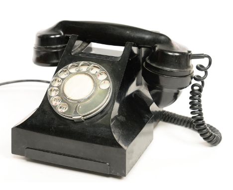 A G.P.O BLACK BAKELITE TABLE TELEPHONE, No 332L, HANDSET MARKED TE35/G.P.O. No 164/234,&nbsp;A QUANTITY OF VINTAGE TOYS, INCL