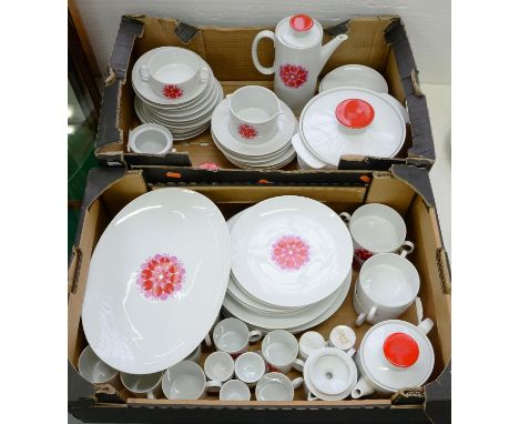 AN EXTENSIVE GERMAN PORCELAIN TEA AND DINNER SERVICE, INCLUDING TUREENS AND COVERS, TEA AND COFFEE POTS, ETC 