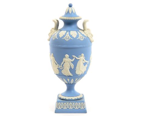 A WEDGWOOD OVOID JASPER WARE VASE AND COVER, ORNAMENTED WITH THE DANCING HOURS, 26CM H, IMPRESSED MARKS, 20TH C 