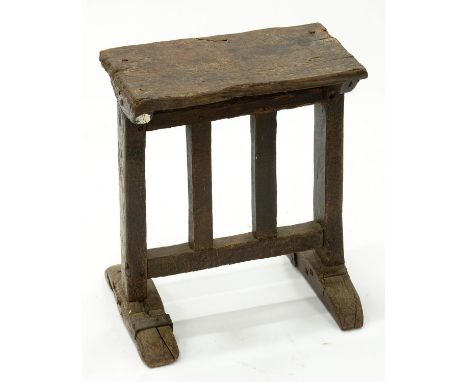 AN OAK JOINT STOOL, 46CM H 