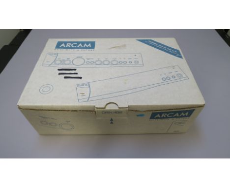 Arcam Alpha 9 integrated amplifier. Tested for playing CDs complete with original box. (1)