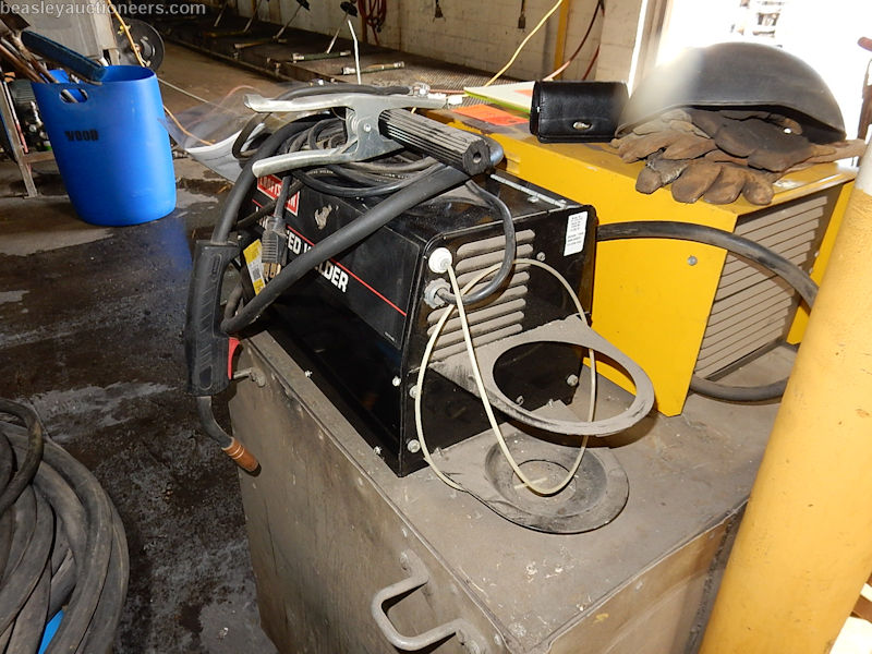 Craftsman wire feed MIG welder. Model 934.205111. 120V