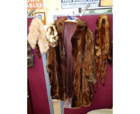 4 X VINTAGE FUR ITEMS, HAT, FULL LENGTH COAT & SCARVES