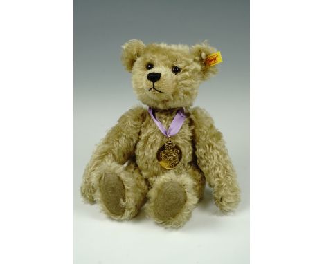 A Steiff Original 2003 bear, 23 cm